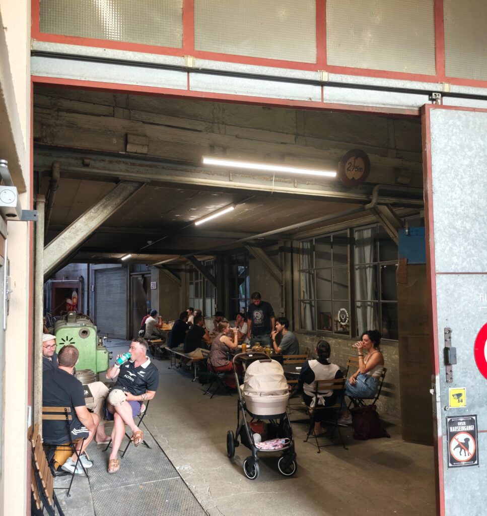 Werkstrasse am Tag